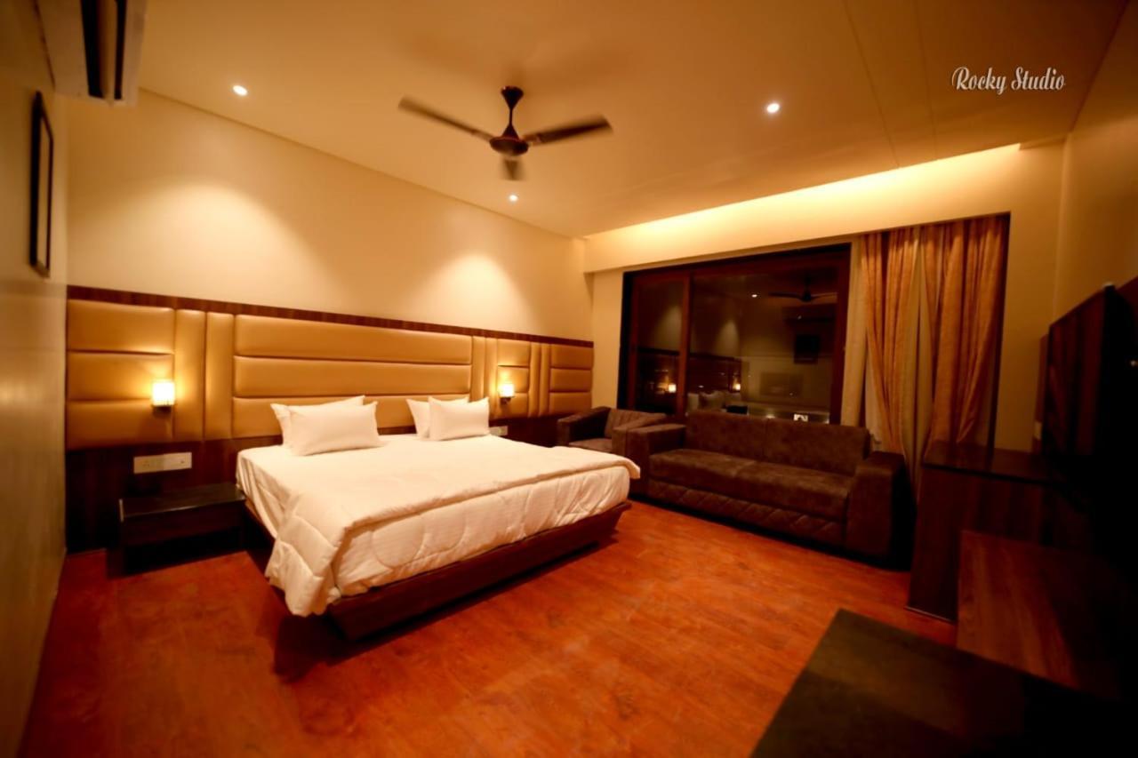 The Imperial Prime Clarks Inn Suites, Bhilwara Buitenkant foto