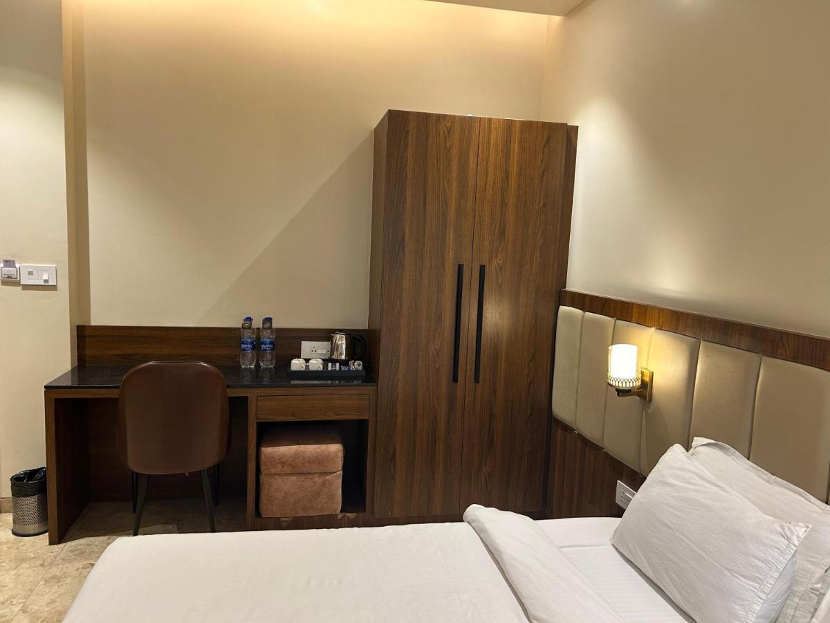 The Imperial Prime Clarks Inn Suites, Bhilwara Buitenkant foto